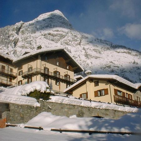 Hotel Ottoz Meuble Courmayeur Exterior photo