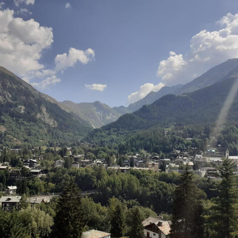 Hotel Ottoz Meuble Courmayeur Exterior photo