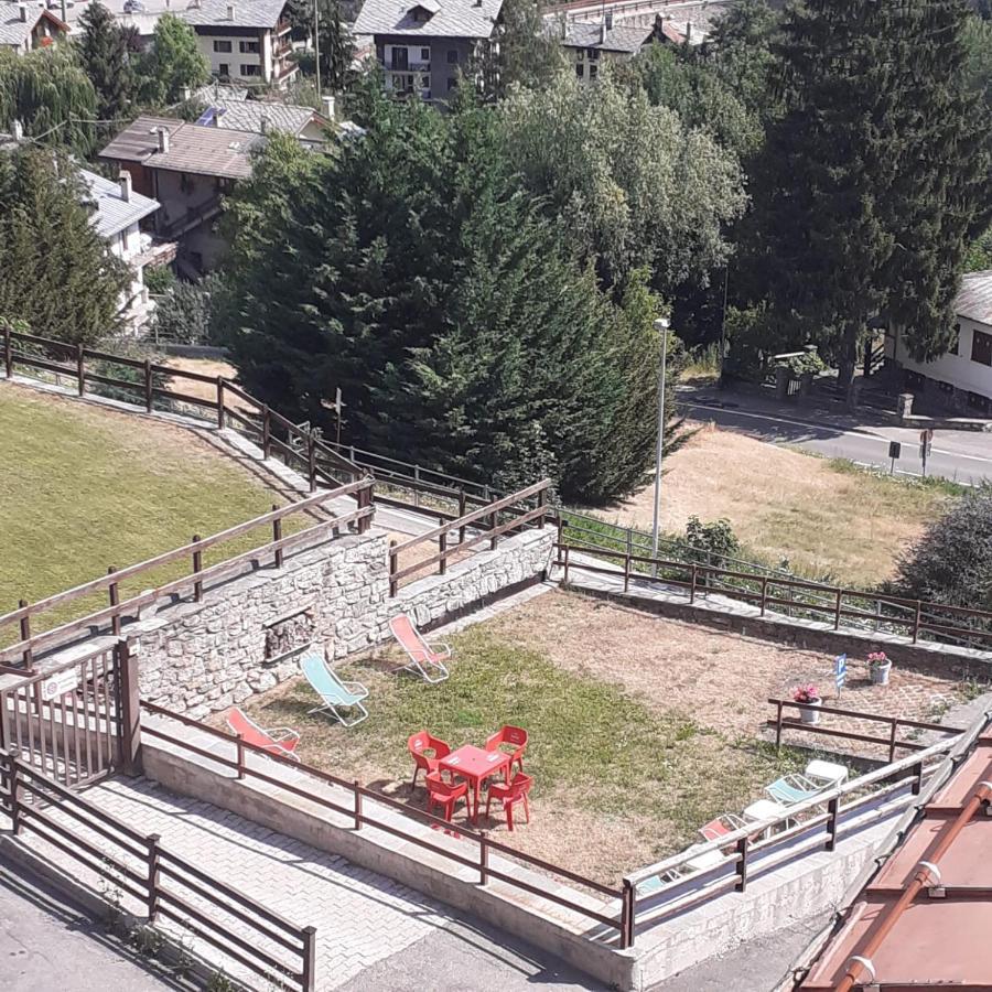 Hotel Ottoz Meuble Courmayeur Exterior photo