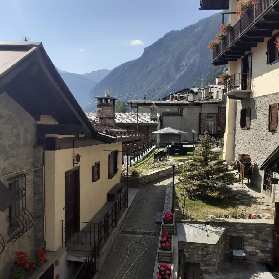 Hotel Ottoz Meuble Courmayeur Exterior photo