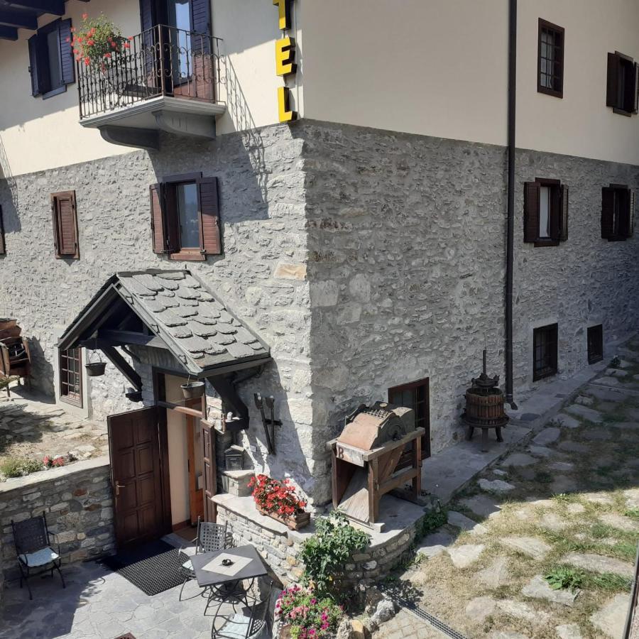 Hotel Ottoz Meuble Courmayeur Exterior photo