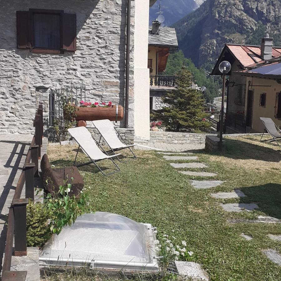 Hotel Ottoz Meuble Courmayeur Exterior photo