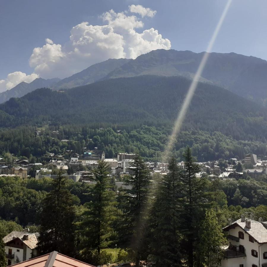 Hotel Ottoz Meuble Courmayeur Exterior photo