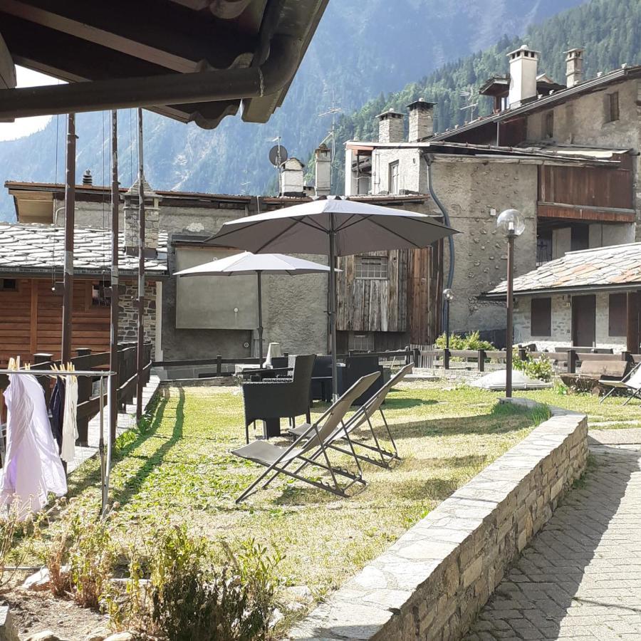 Hotel Ottoz Meuble Courmayeur Exterior photo