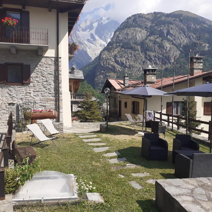 Hotel Ottoz Meuble Courmayeur Exterior photo