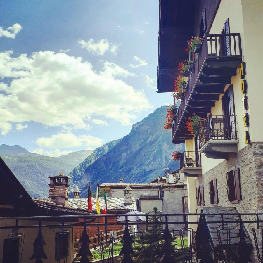 Hotel Ottoz Meuble Courmayeur Exterior photo