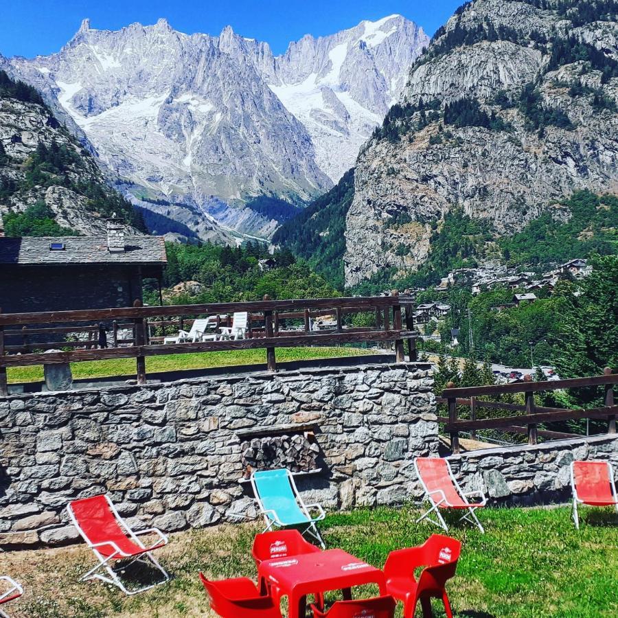 Hotel Ottoz Meuble Courmayeur Exterior photo