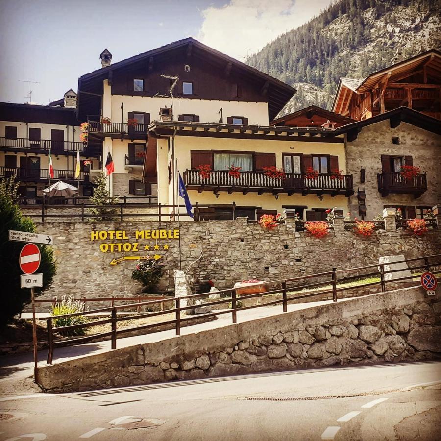 Hotel Ottoz Meuble Courmayeur Exterior photo