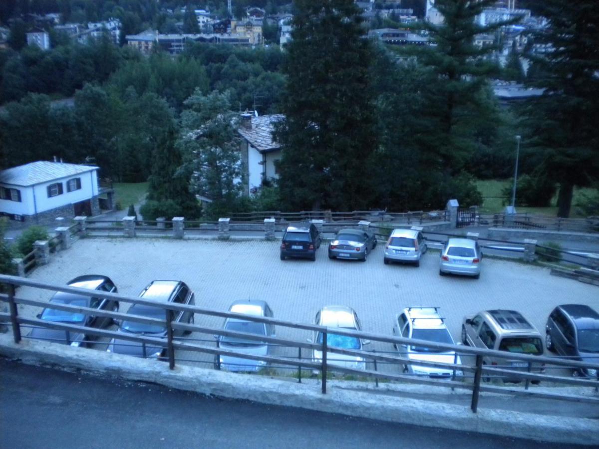 Hotel Ottoz Meuble Courmayeur Exterior photo