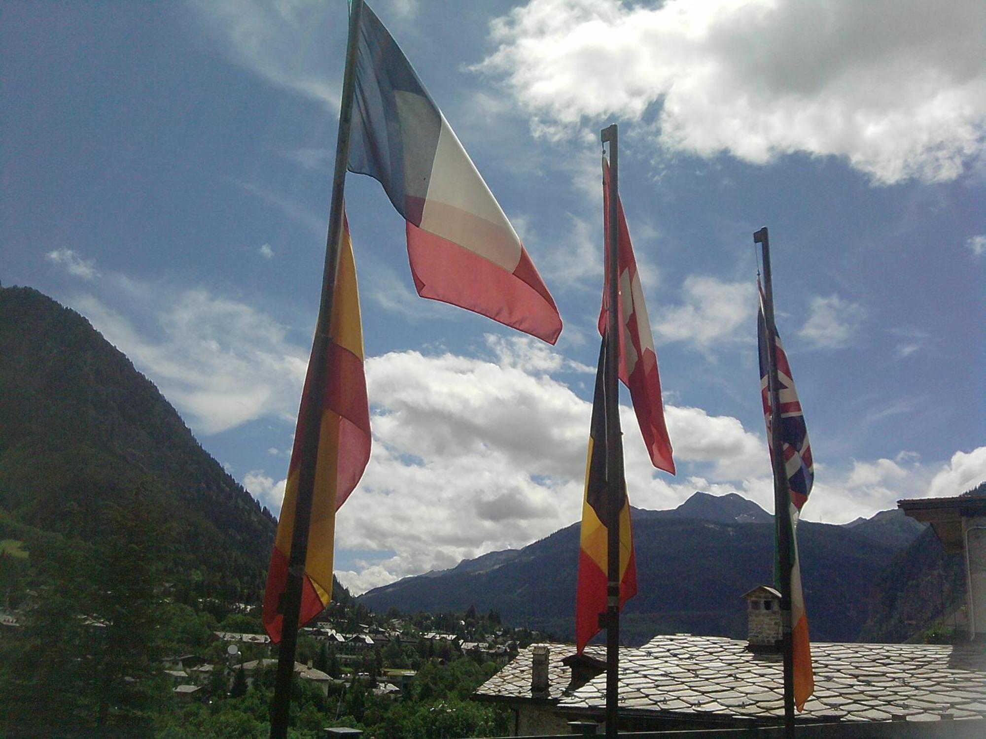 Hotel Ottoz Meuble Courmayeur Exterior photo