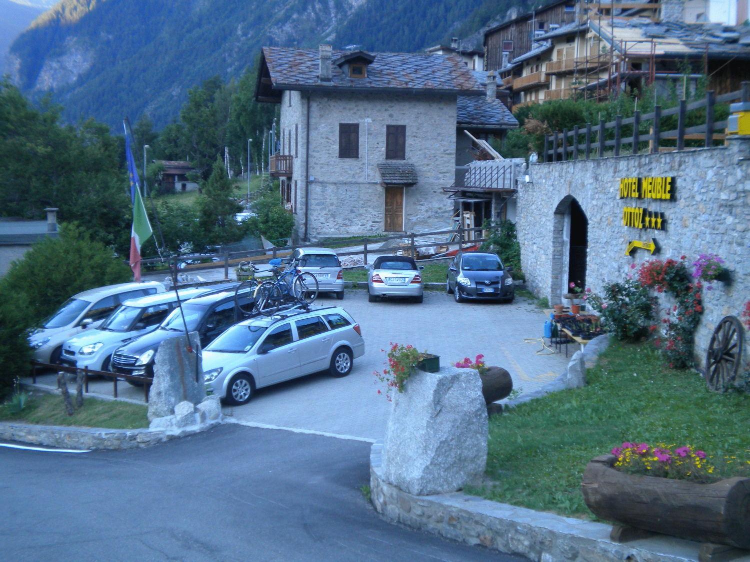 Hotel Ottoz Meuble Courmayeur Exterior photo