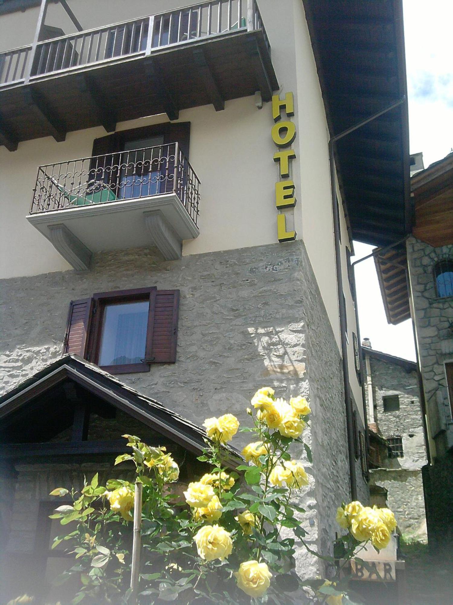Hotel Ottoz Meuble Courmayeur Exterior photo