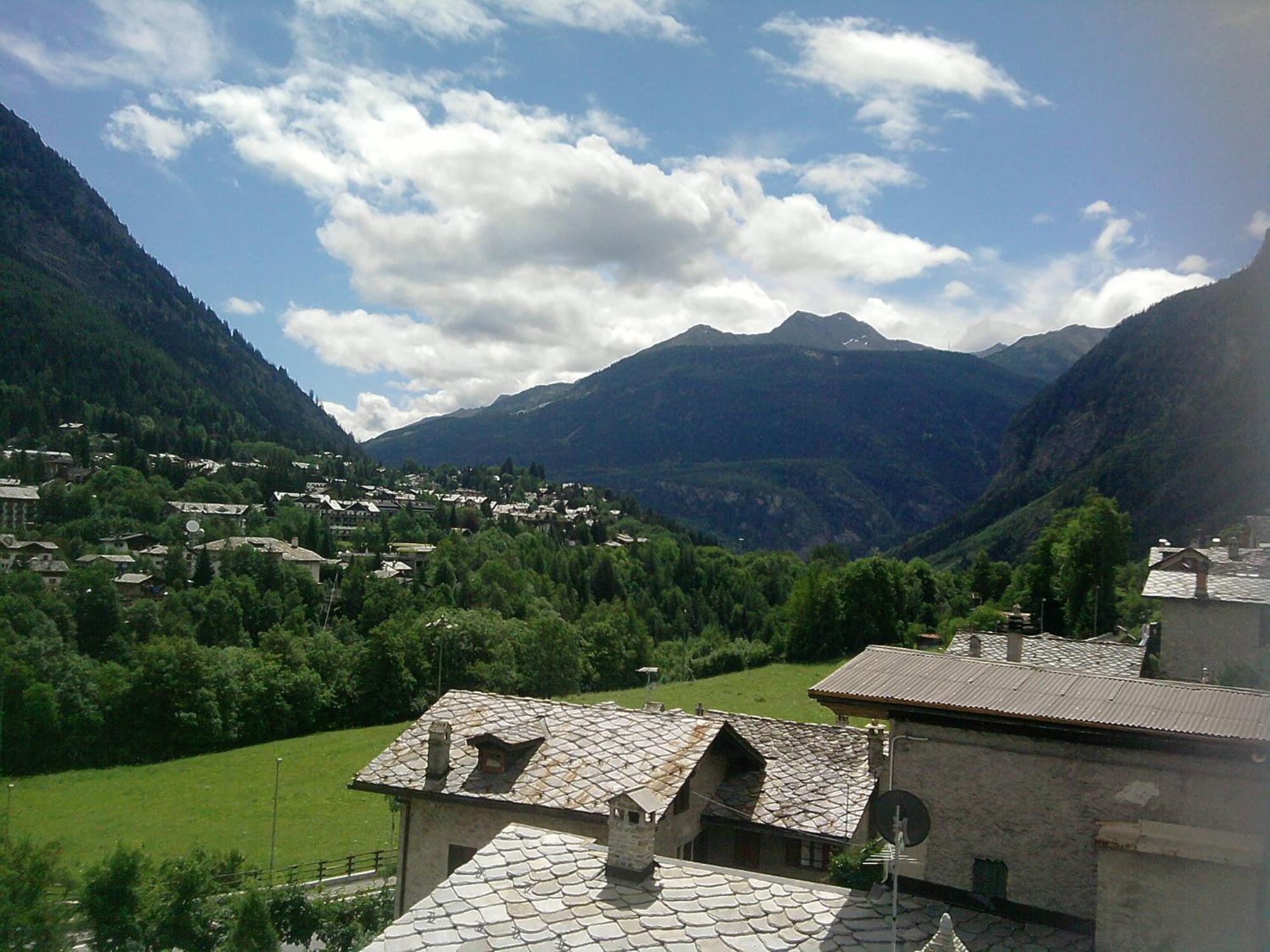 Hotel Ottoz Meuble Courmayeur Exterior photo