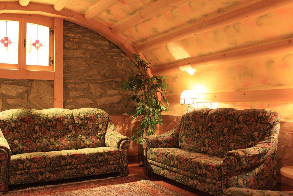 Hotel Ottoz Meuble Courmayeur Exterior photo