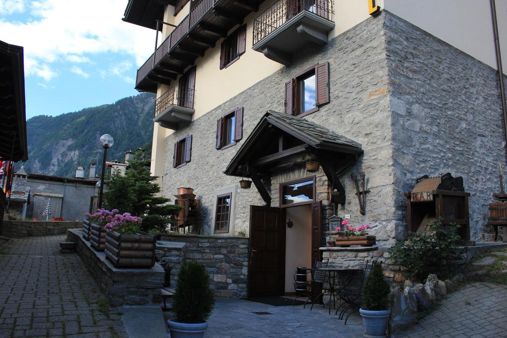 Hotel Ottoz Meuble Courmayeur Exterior photo