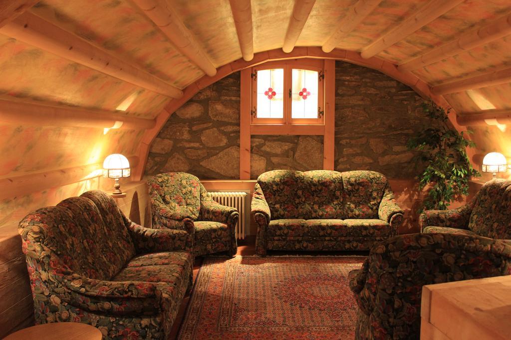 Hotel Ottoz Meuble Courmayeur Exterior photo