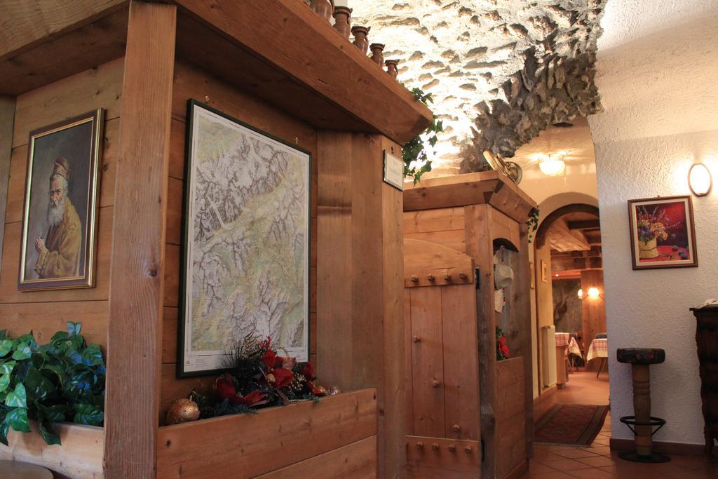 Hotel Ottoz Meuble Courmayeur Exterior photo