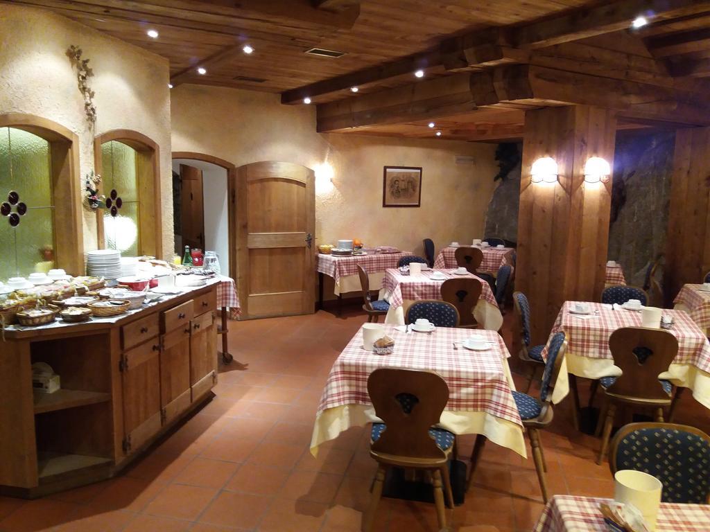 Hotel Ottoz Meuble Courmayeur Exterior photo