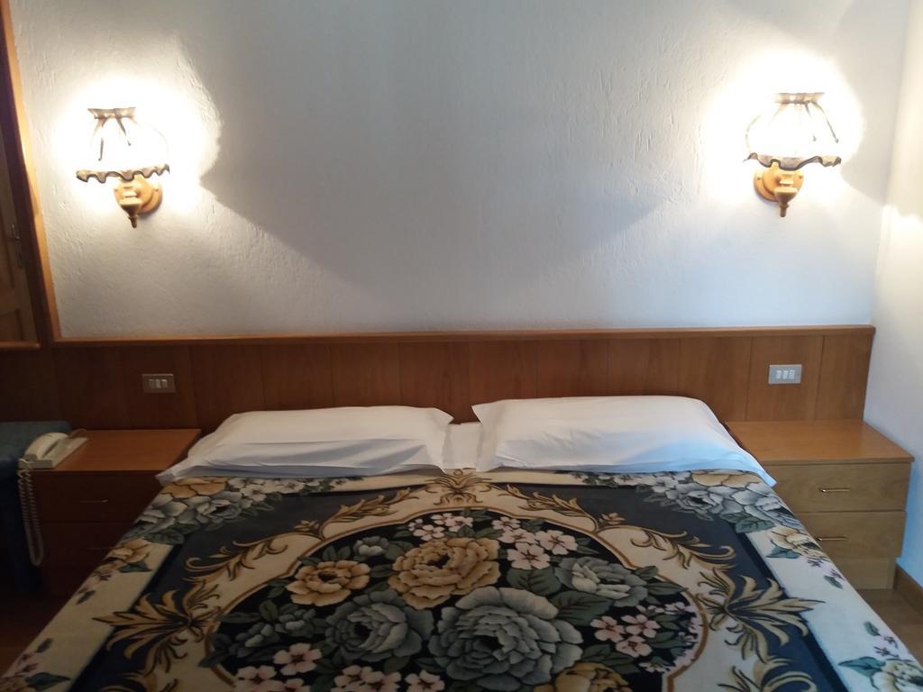 Hotel Ottoz Meuble Courmayeur Exterior photo