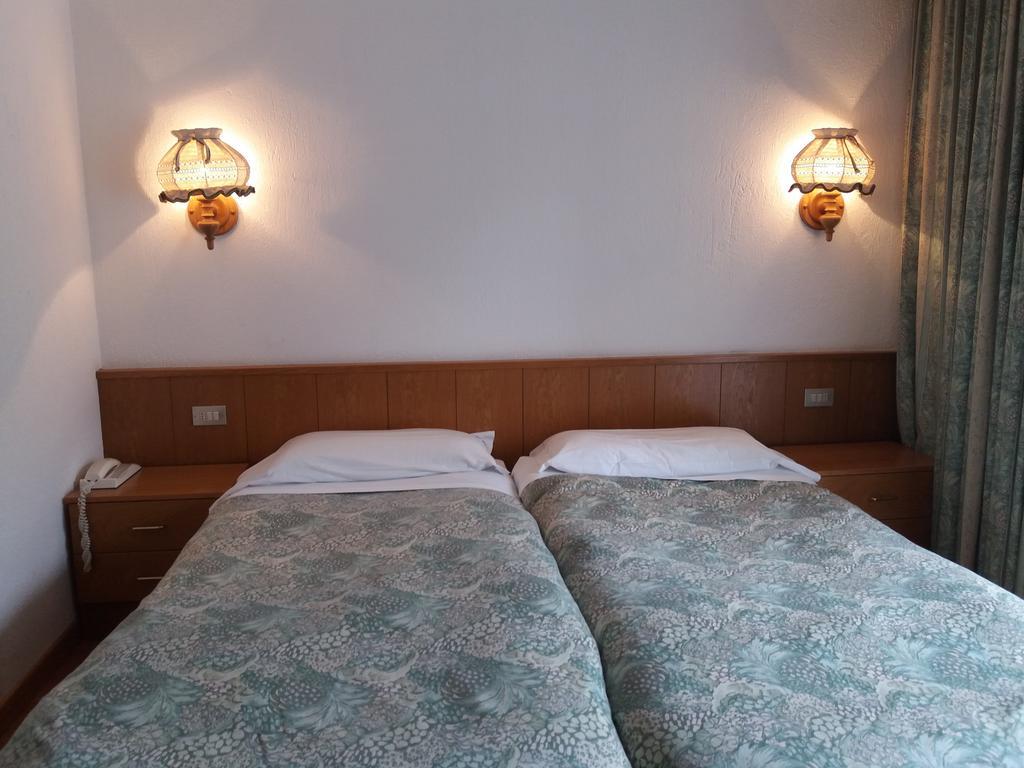 Hotel Ottoz Meuble Courmayeur Exterior photo