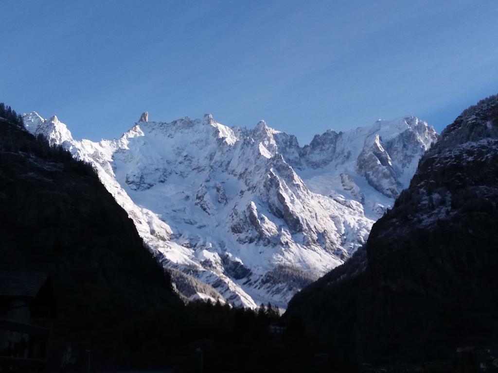 Hotel Ottoz Meuble Courmayeur Exterior photo