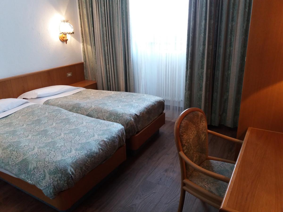 Hotel Ottoz Meuble Courmayeur Exterior photo