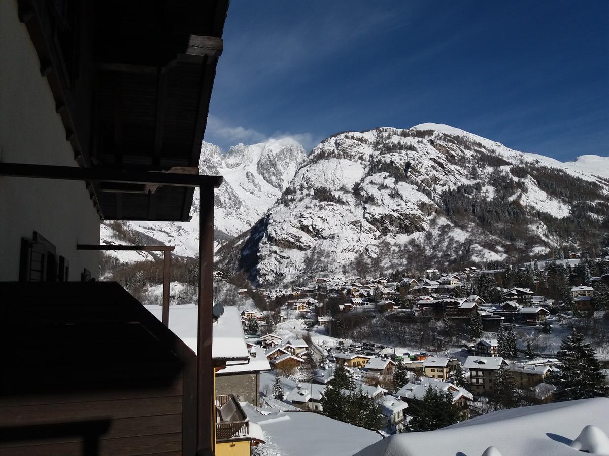 Hotel Ottoz Meuble Courmayeur Exterior photo