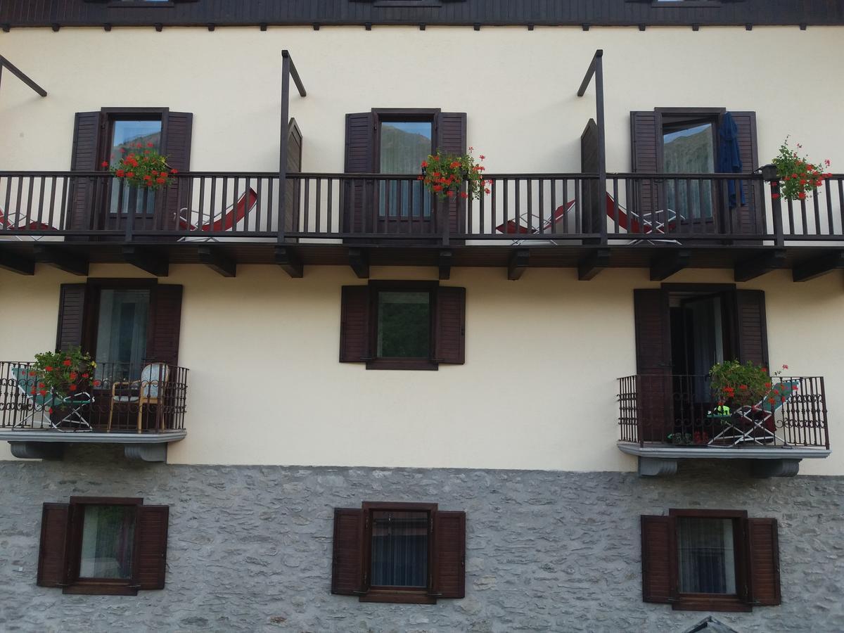 Hotel Ottoz Meuble Courmayeur Exterior photo
