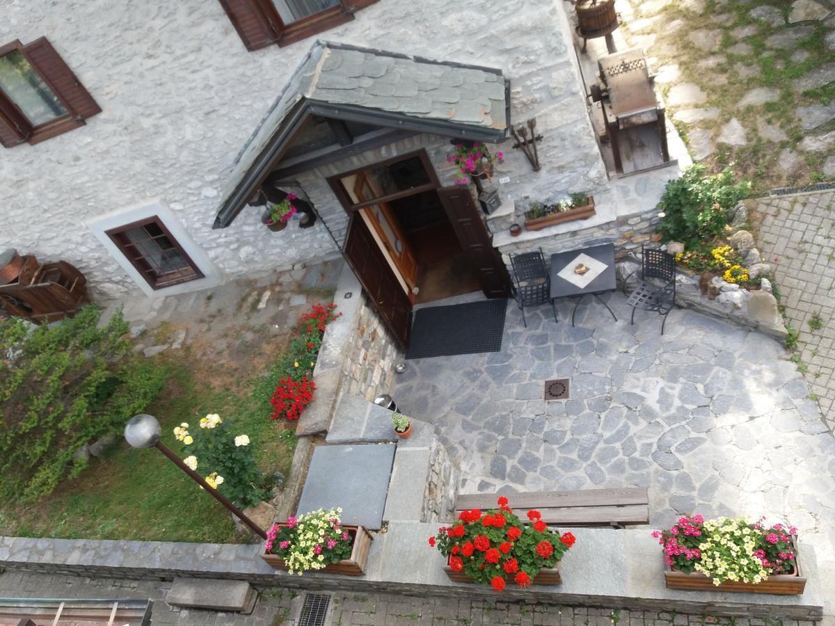 Hotel Ottoz Meuble Courmayeur Exterior photo