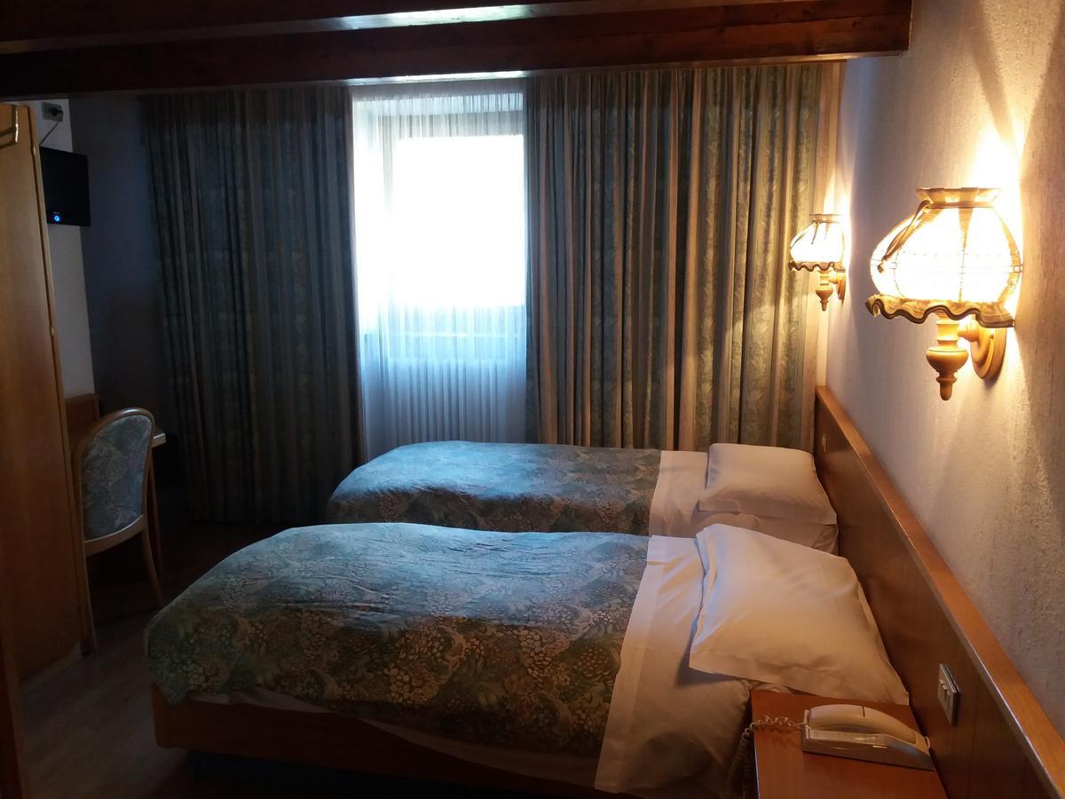 Hotel Ottoz Meuble Courmayeur Exterior photo