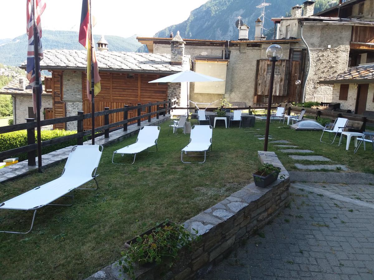 Hotel Ottoz Meuble Courmayeur Exterior photo
