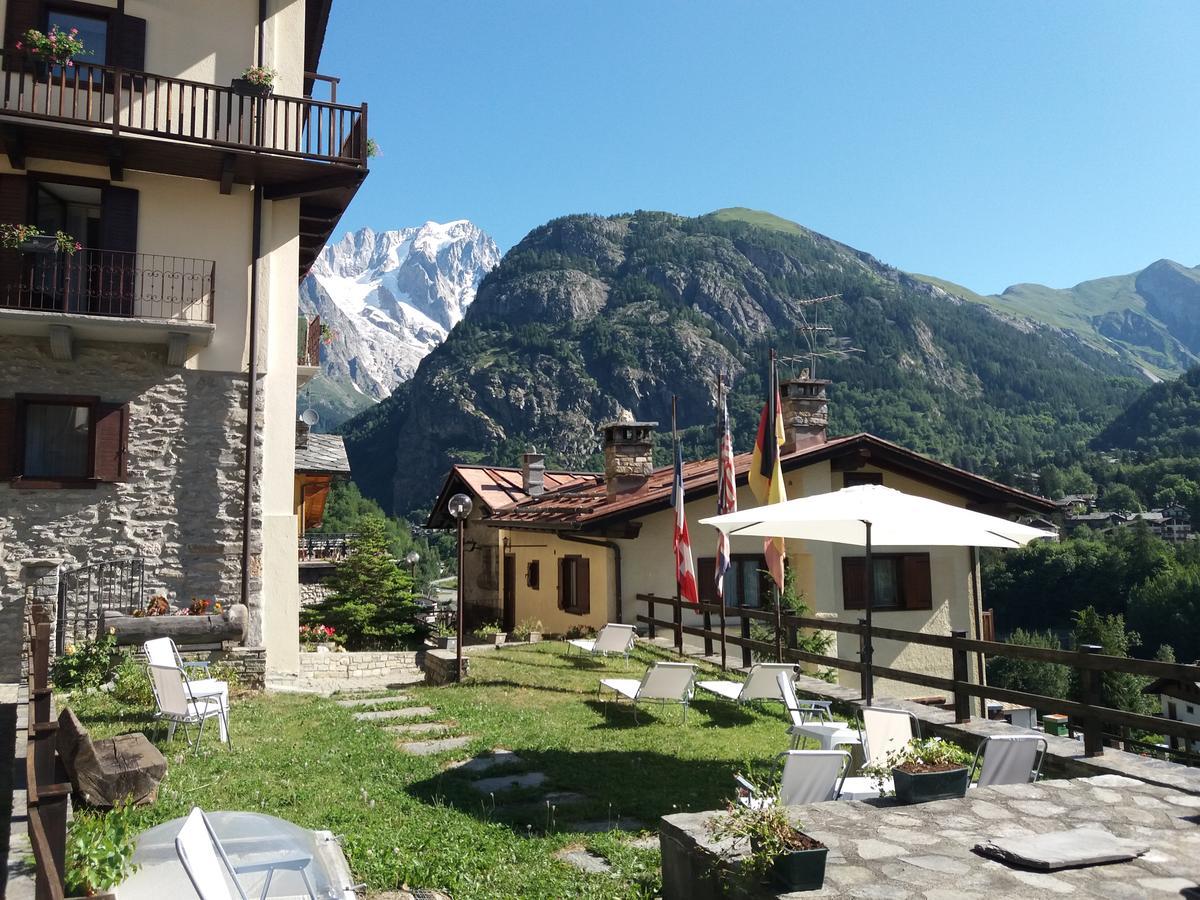 Hotel Ottoz Meuble Courmayeur Exterior photo