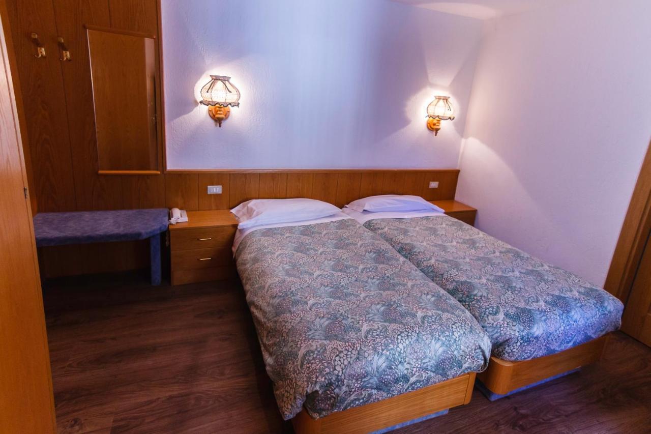 Hotel Ottoz Meuble Courmayeur Exterior photo