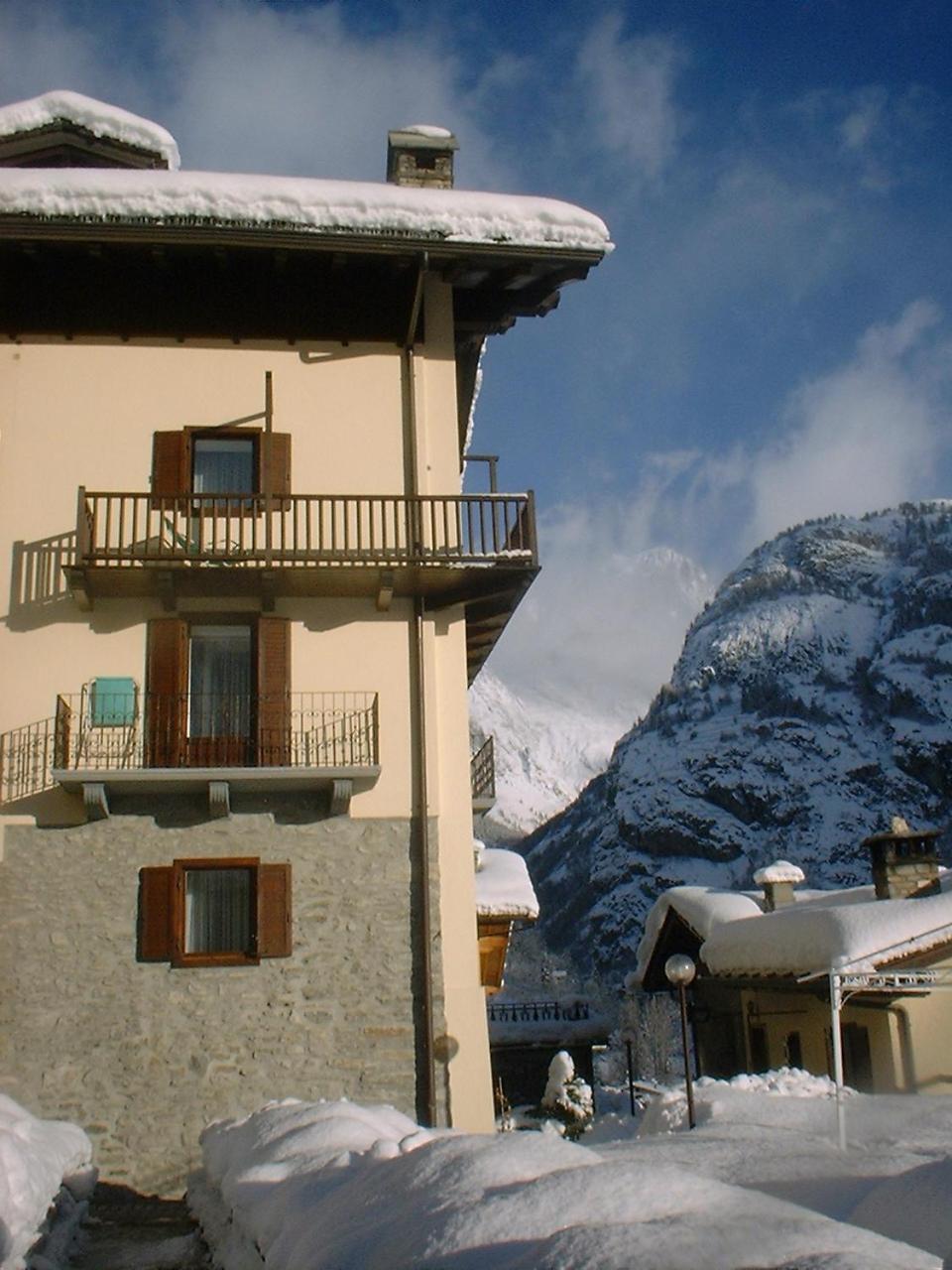 Hotel Ottoz Meuble Courmayeur Exterior photo