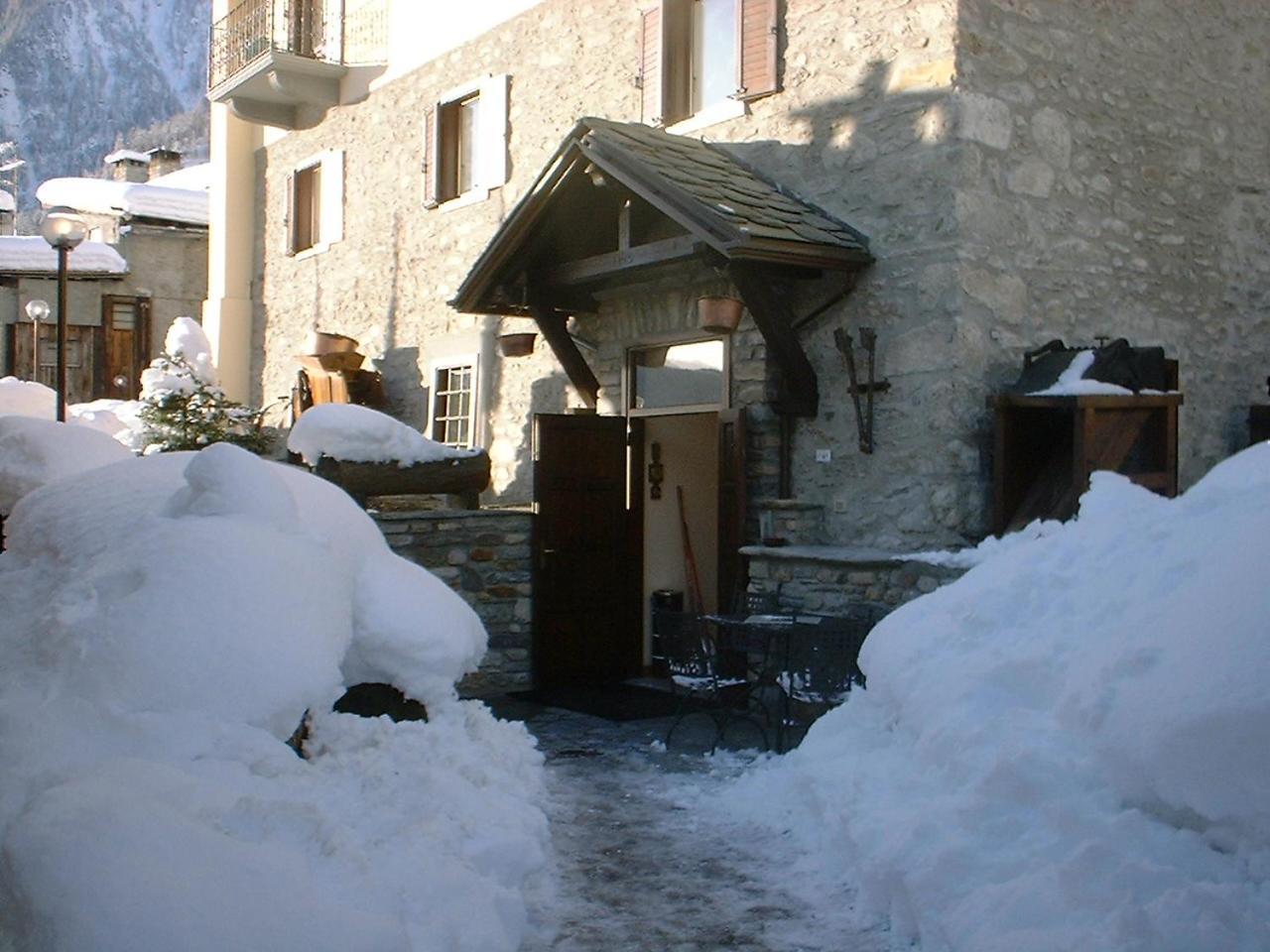 Hotel Ottoz Meuble Courmayeur Exterior photo