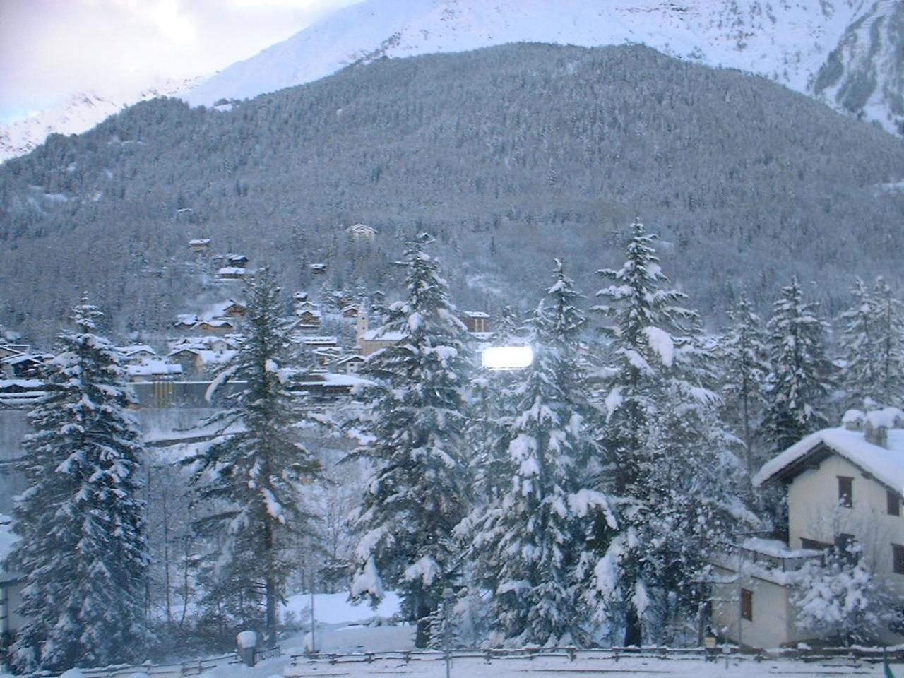 Hotel Ottoz Meuble Courmayeur Exterior photo