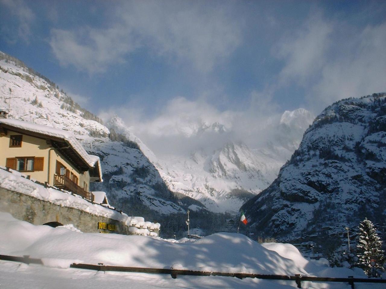 Hotel Ottoz Meuble Courmayeur Exterior photo