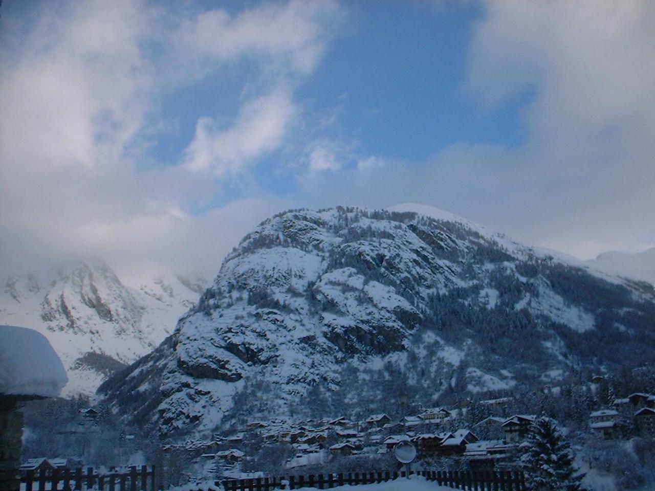 Hotel Ottoz Meuble Courmayeur Exterior photo