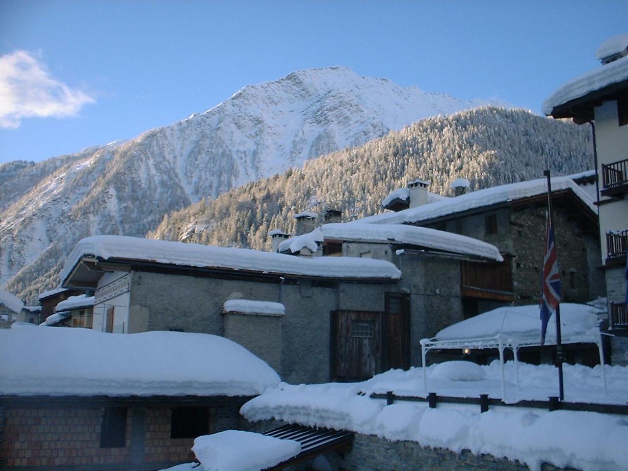 Hotel Ottoz Meuble Courmayeur Exterior photo